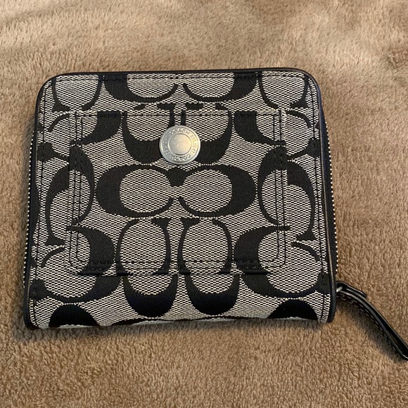 Coach wallet - Picture 1 of 4